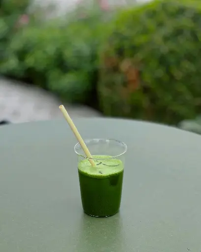 Jugo prensado en frío del día